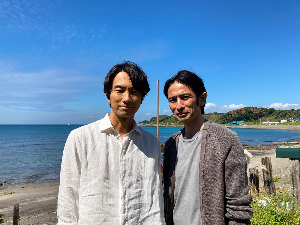 (左から)眞島秀和さん、山中聡さん zazousオフィシャルTwitter(@zazous_stuff)より