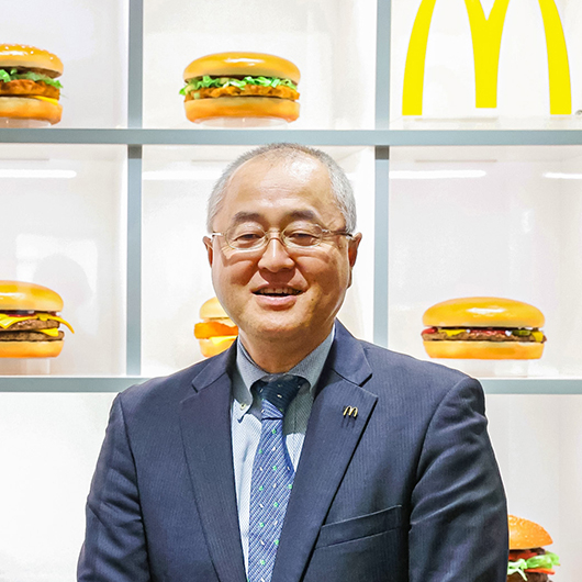 新聞の一面と新聞デジタルTOPビューで「〇〇の日」青いマックの日（マックハッピーデー）