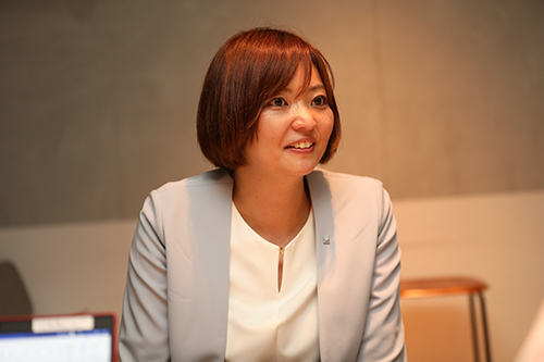 梶 綾子 氏