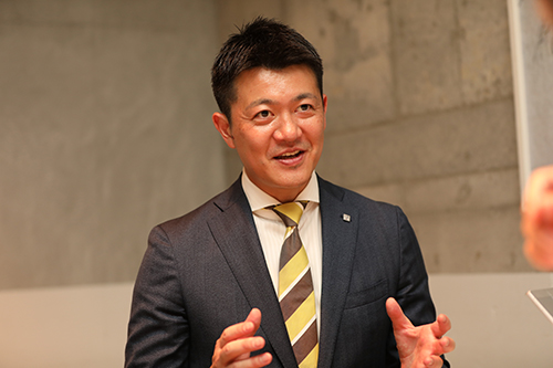 岩﨑 央弥 氏