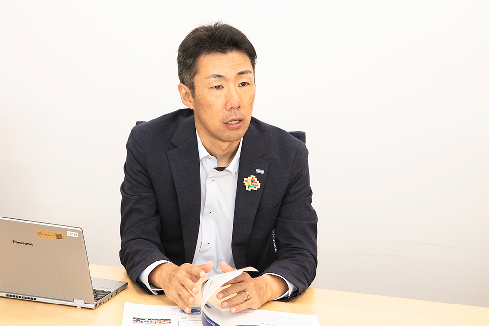 伝宝氏
